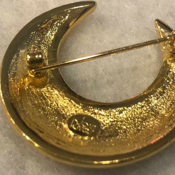 VINTAGE JOAN RIVERS GOLD & CLEAR CRYSTAL CRESCENT MOON BROOCH - Picture 16 of 16